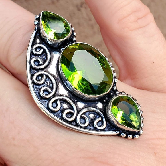 New Peridot 925 Silver Statement Ring. - Picture 8 of 8